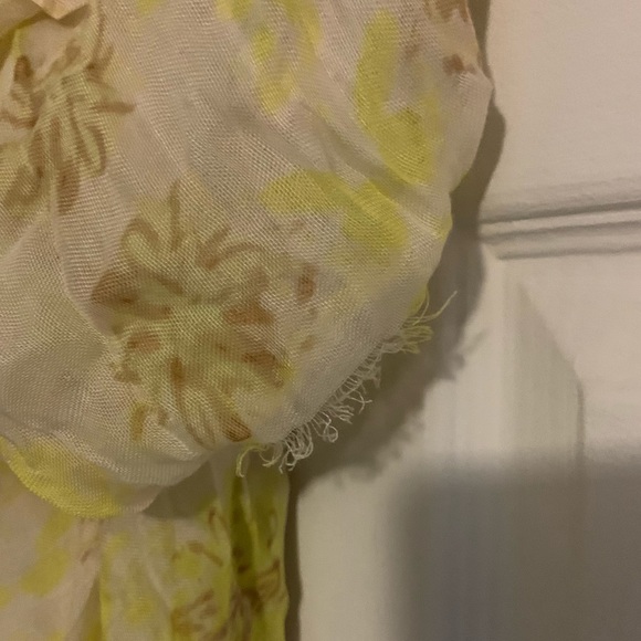 Stella & Dot scarf with bag. - Picture 5 of 5
